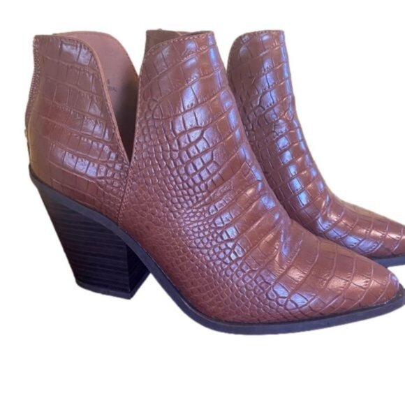 Universal Thread Shoes - Pointed Toe Crocodile Embossed Brown Ankle Boots With Block Heel & Zipper
